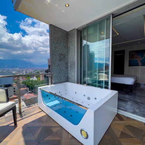 suites with jacuzzi