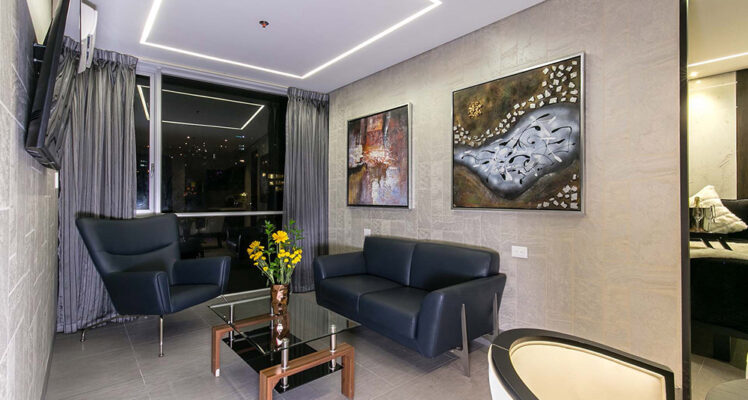 Excelsior Suit with Mini Bar setup