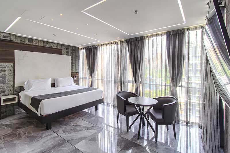 ambassador-suite-room-lounge-area-2
