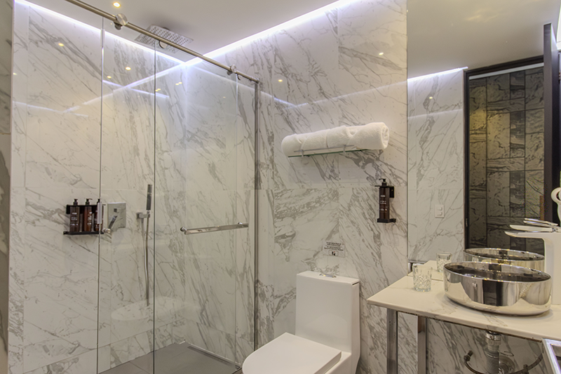consort-suite-room-bathroom-vanity-1