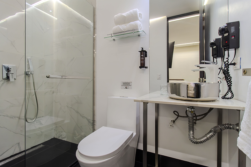 consort-suite-room-bathroom-vanity-2