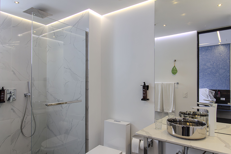 consort-suite-room-bathroom-vanity-3
