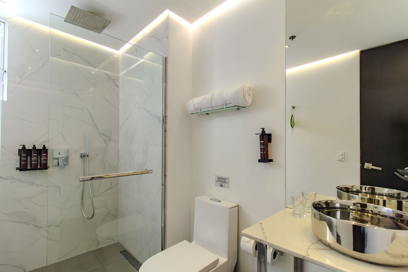 consort-suite-room-bathroom-vanity-4