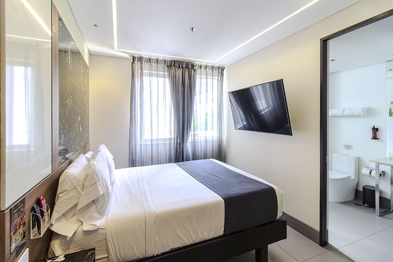 consort-suite-room-bed-7