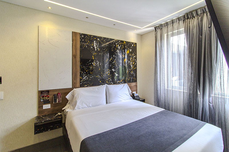 consort-suite-room-bed-8