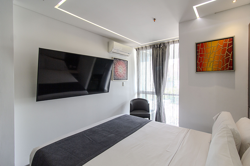 consort-suite-room-bed-9