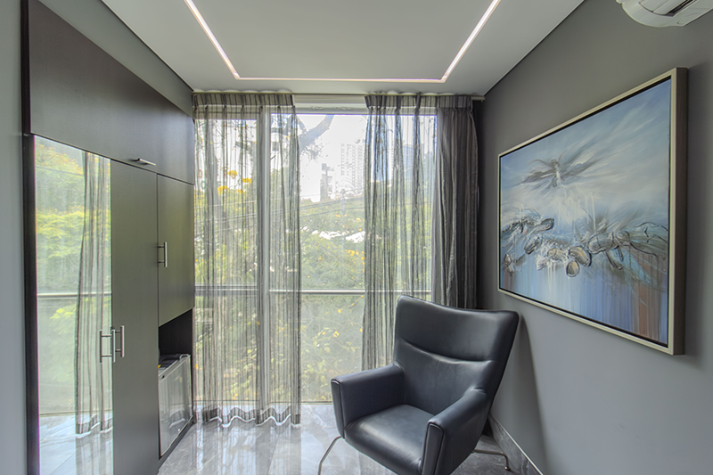 duke-suite-room-205-lounge-area