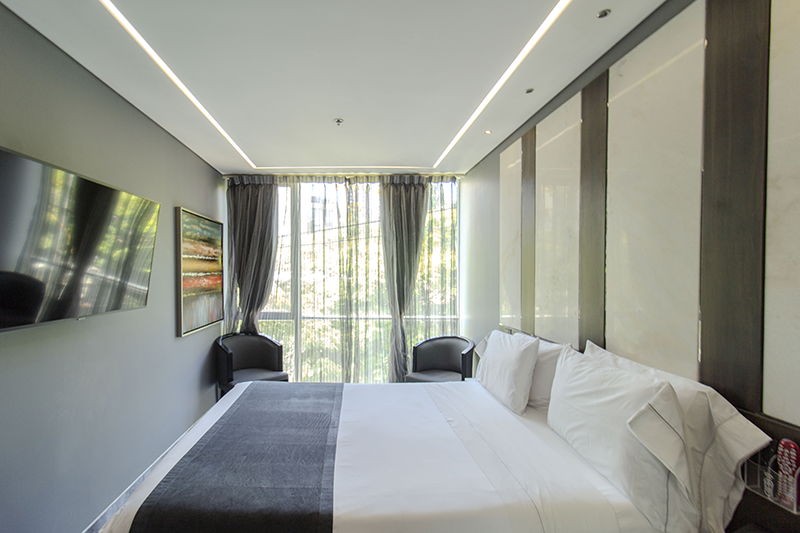 duke-suite-room-206-bedroom-overview