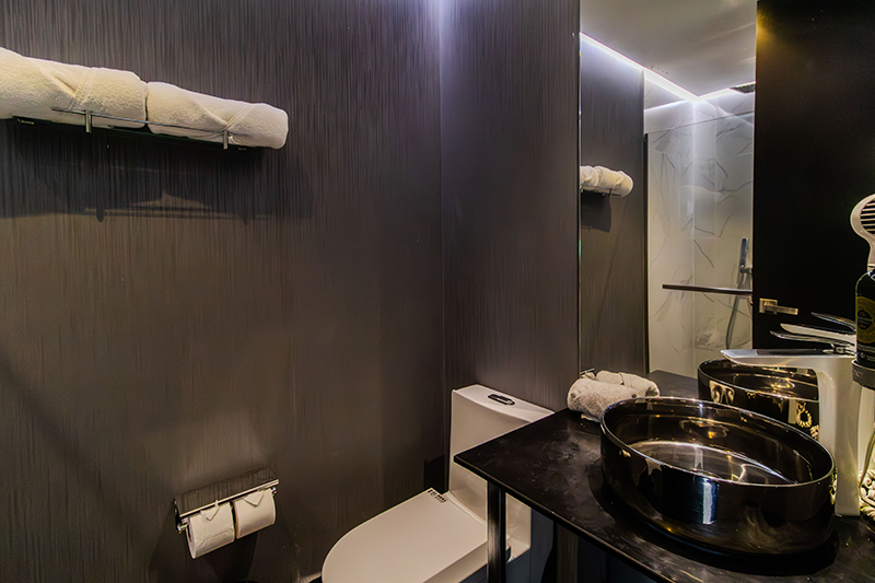 emperor-phenthouse-901-room-bathroom-vanity