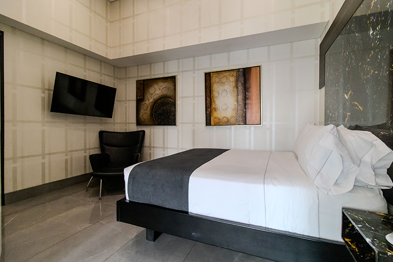 emperor-phenthouse-901-room-bed-3