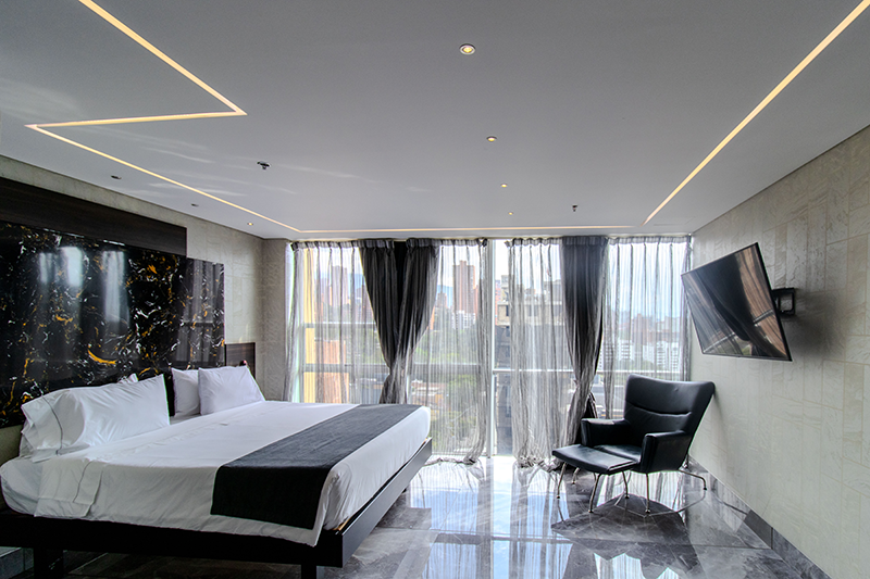 emperor-phenthouse-901-room-bed-4
