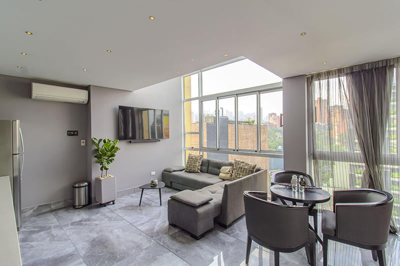 emperor-phenthouse-901-room-lounge-area-2