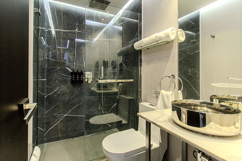 emperor-phenthouse-902-room-bathroom-vanity-2