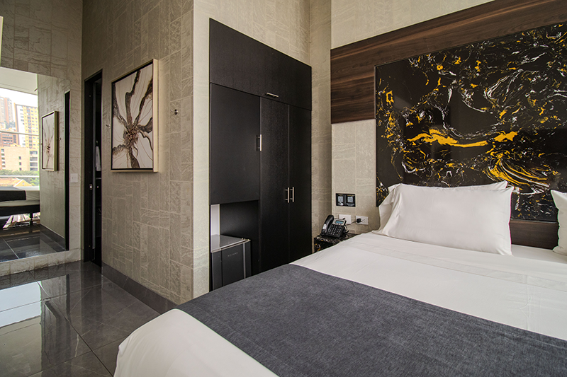 emperor-phenthouse-902-room-bed-1