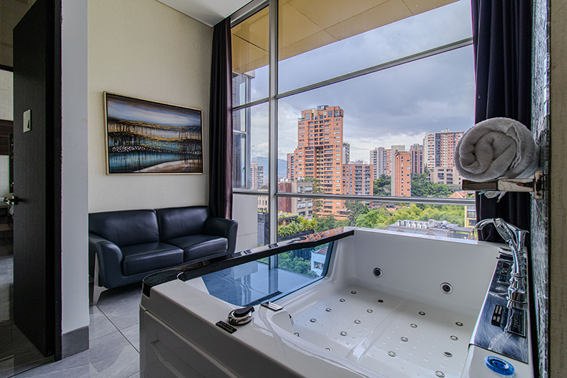 emperor-phenthouse-902-room-jacuzzi-lounge-area-1