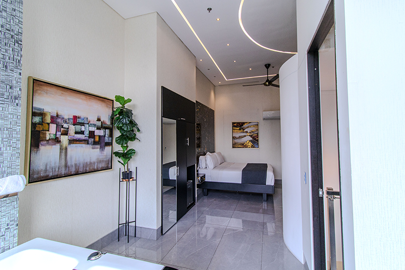emperor-phenthouse-902-room-jacuzzi-lounge-area-2