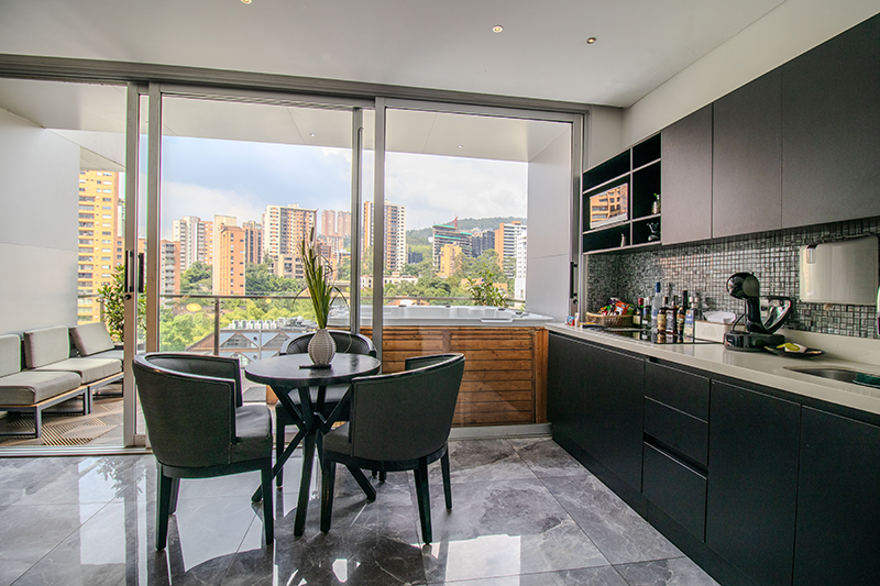 emperor-phenthouse-902-room-kitchen-2