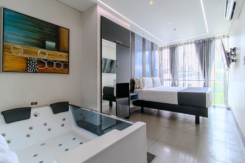 excelsior-suite-604-room-jacuzzi-1