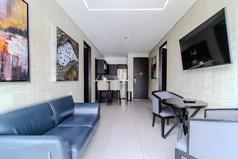 excelsior-suite-604-room-kitchen-lounge-area