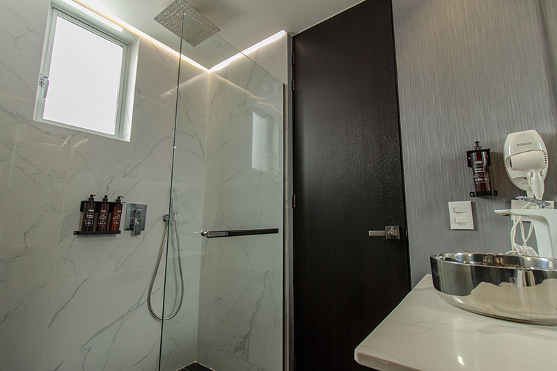 excelsior-suite-804-room-bathroom-vanity-3
