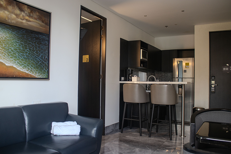 excelsior-suite-804-room-kitchen-lounge-area-1