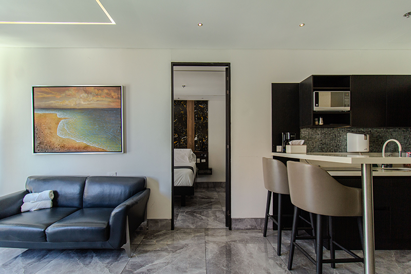 excelsior-suite-804-room-kitchen-lounge-area-3