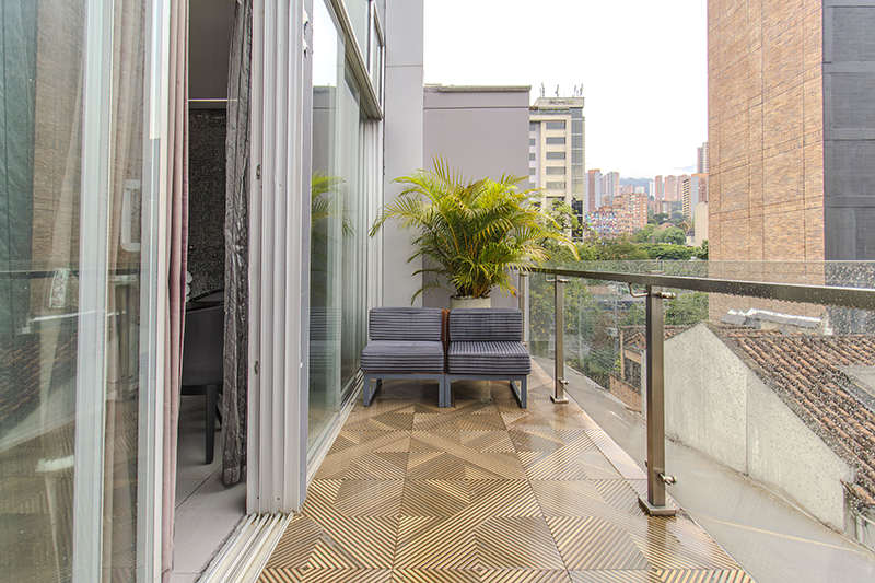 excelsior-suite-room-401-balcony-2