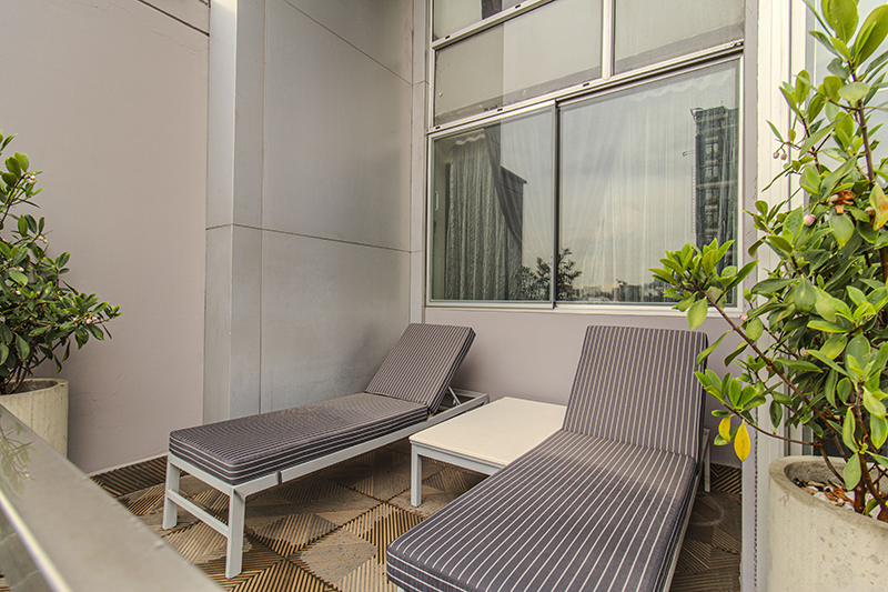 excelsior-suite-room-401-balcony-3