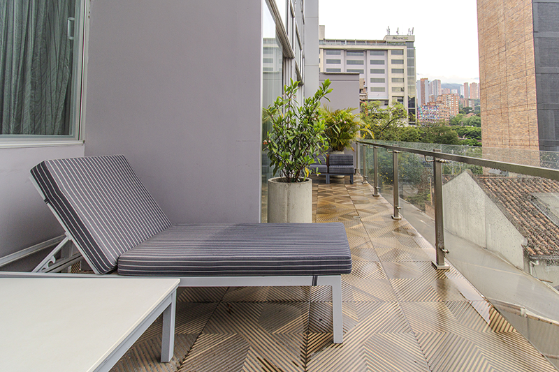 excelsior-suite-room-401-balcony-4