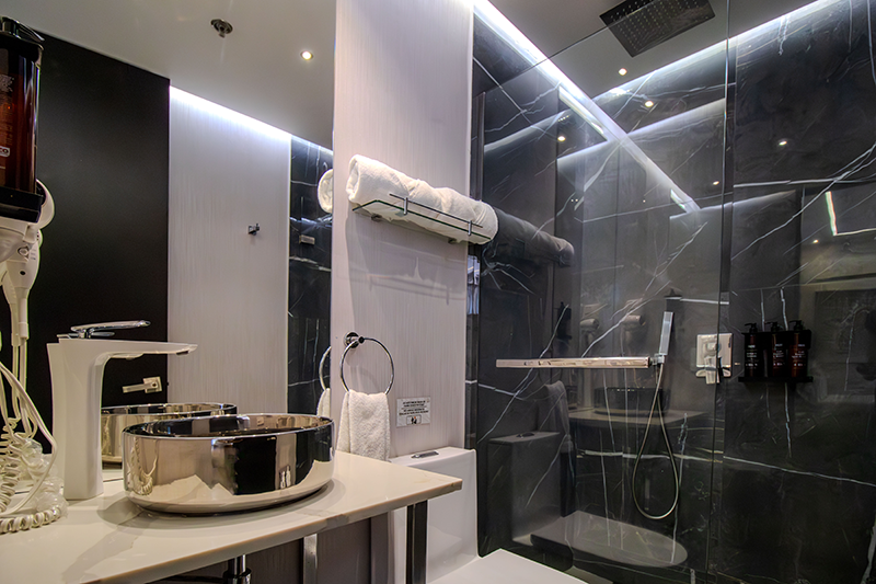 excelsior-suite-room-401-bathroom-vanity-1