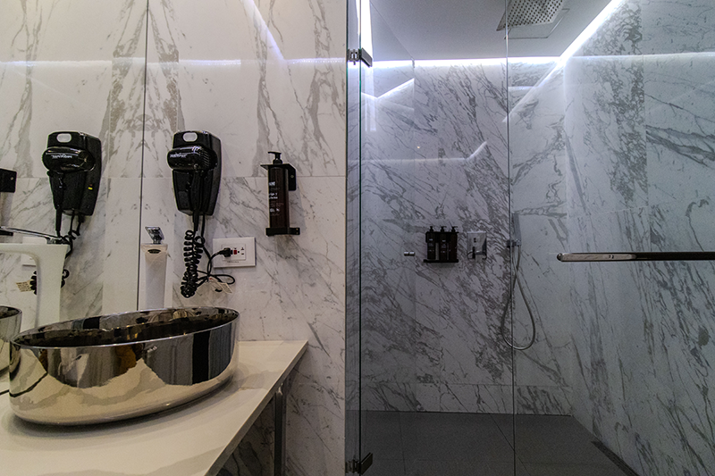 excelsior-suite-room-401-bathroom-vanity-2