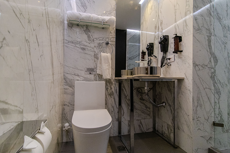 excelsior-suite-room-401-bathroom-vanity-3