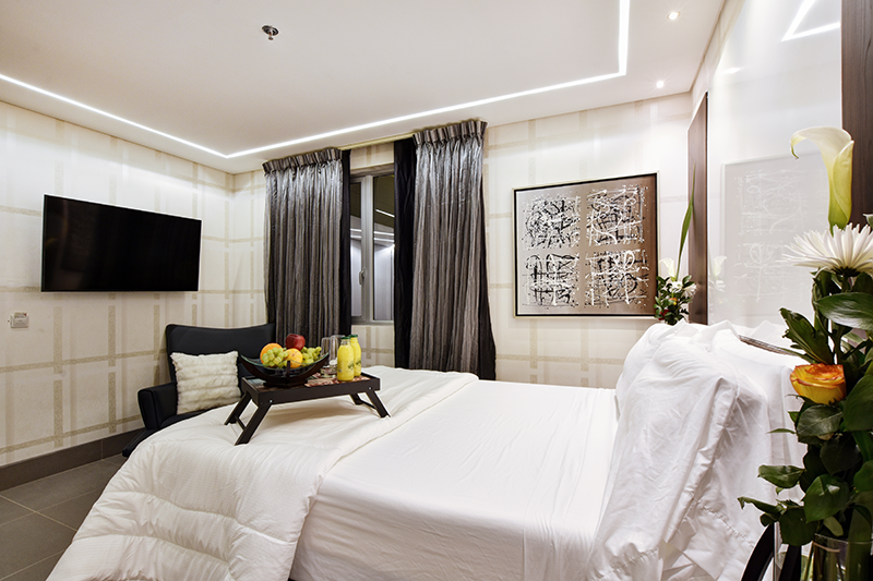 excelsior-suite-room-401-bed-2