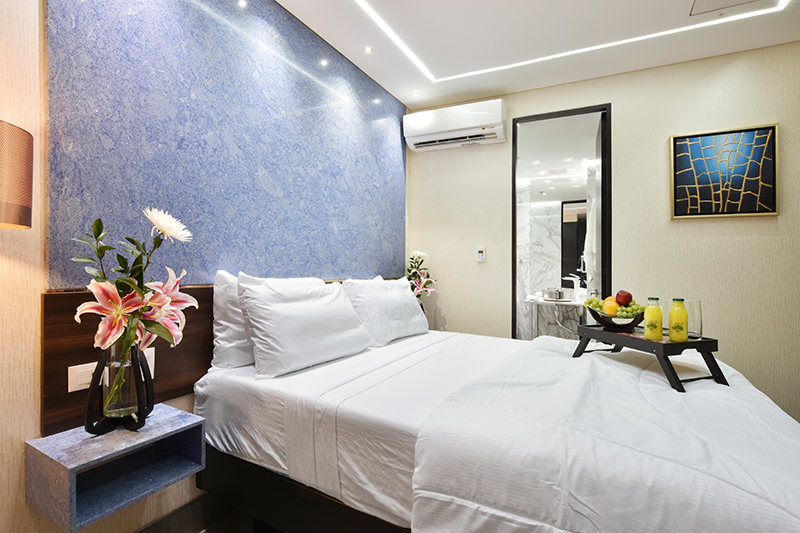 excelsior-suite-room-401-bed-3