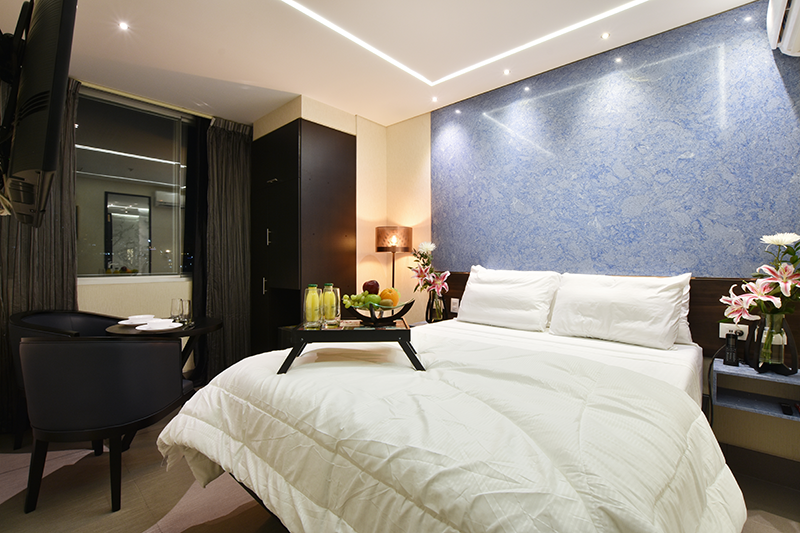excelsior-suite-room-401-bed-4
