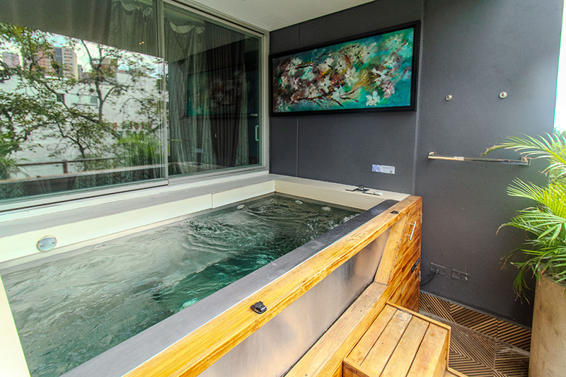imperial-suite 402-room-jacuzzi