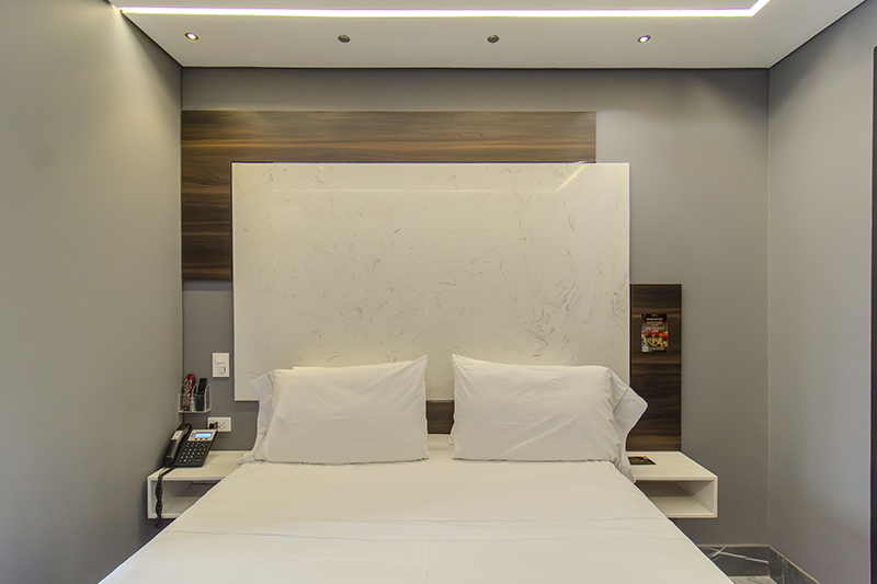 lord-suite-room-204-bed-1