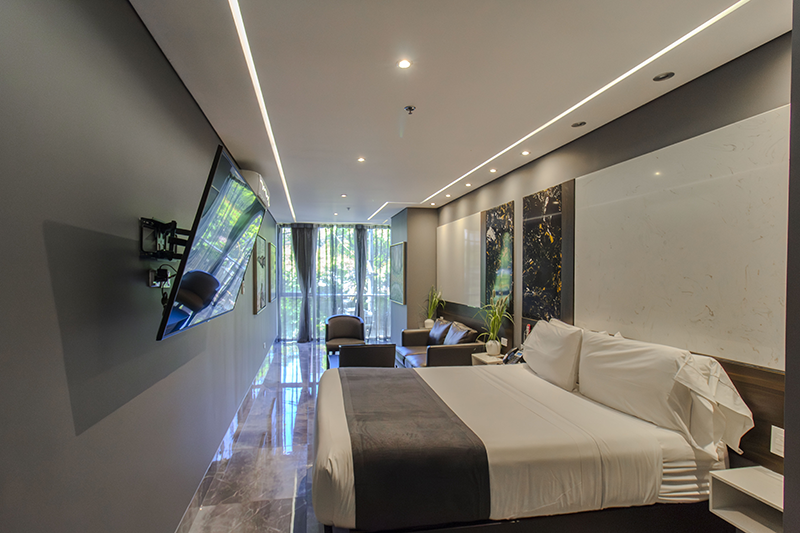 marquess-suite-room-207-king-bed-room-overview