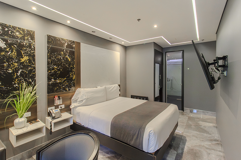 marquess-suite-room-207-king-bed
