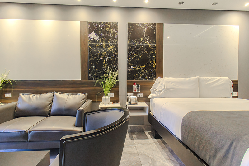 marquess-suite-room-207-suite-and-lounge-area