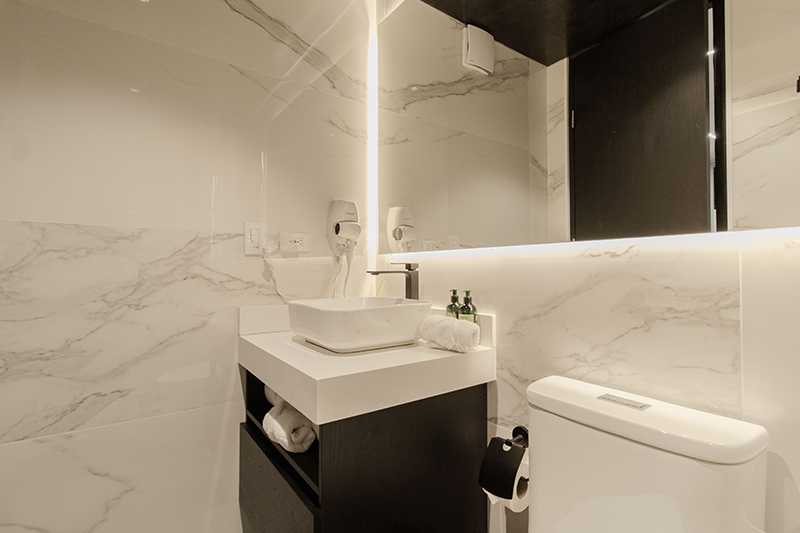 presidential-suite-room-bathroom-vanity-1
