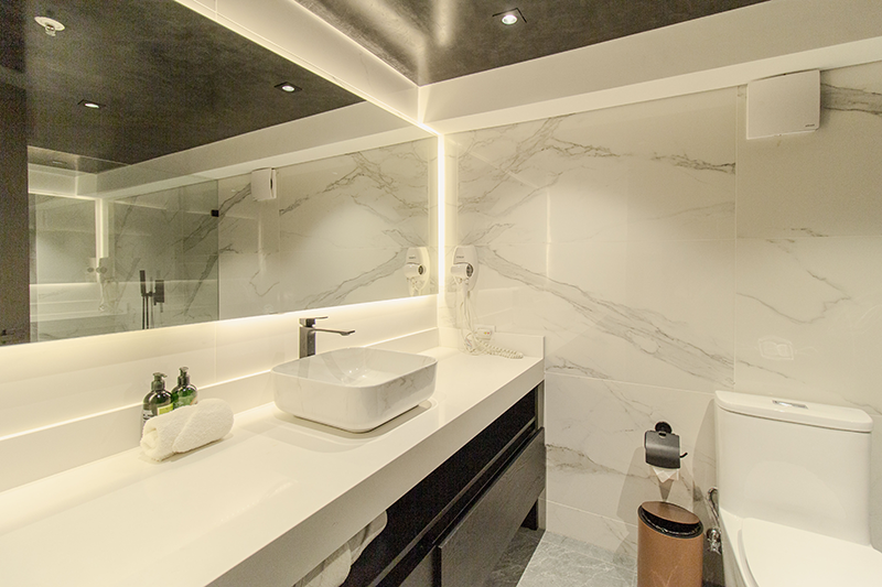 presidential-suite-room-bathroom-vanity-2