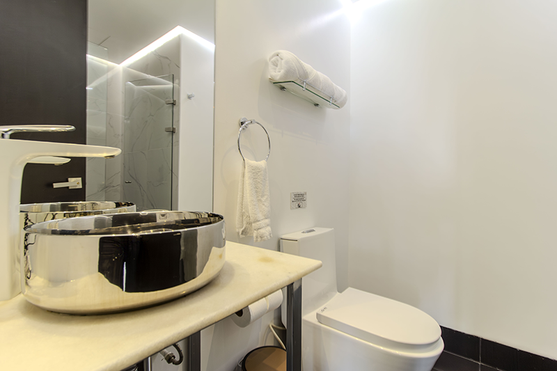 viscount-suite-803-room-bathroom-vanity-2