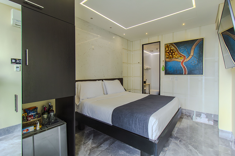 viscount-suite-803-room-bed-2