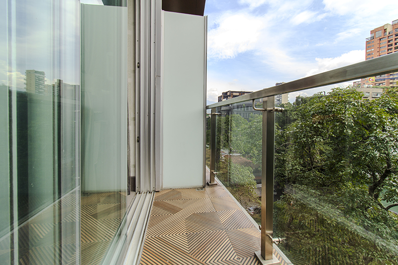 viscount-suite-room-balcony-1