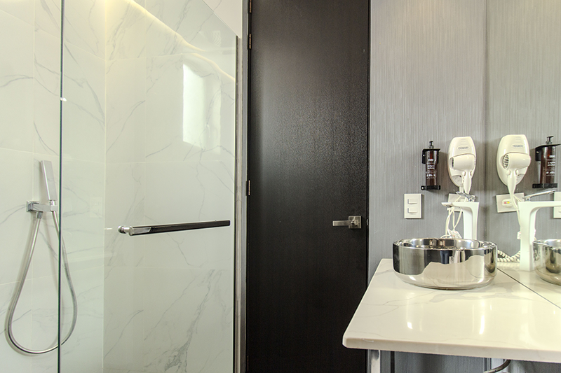 viscount-suite-room-bathroom-vanity-1
