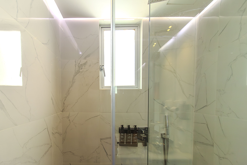 viscount-suite-room-shower